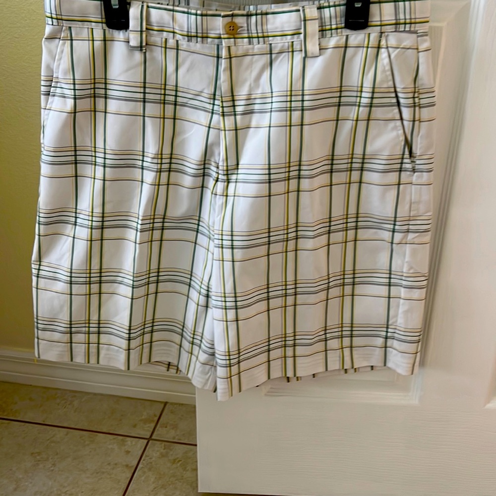 Men’s Izod golf shorts.